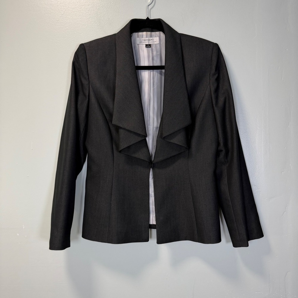 Tahari Arthur S Levine Womens Grey Ruffle Lapel Blazer Jacket Size 8 Office